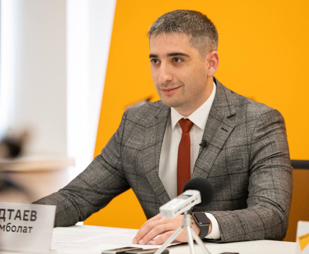 Дзамболат Тадтаев назначен председателем правительства Южной Осетии Соответствующий указ подписал президент Алан Гаглоев Указ вступает в силу со дня его подписания Сегодня кандидатуру Тадтаева на пост премьер министра одобрил парламент Sputnik Южная Осетия