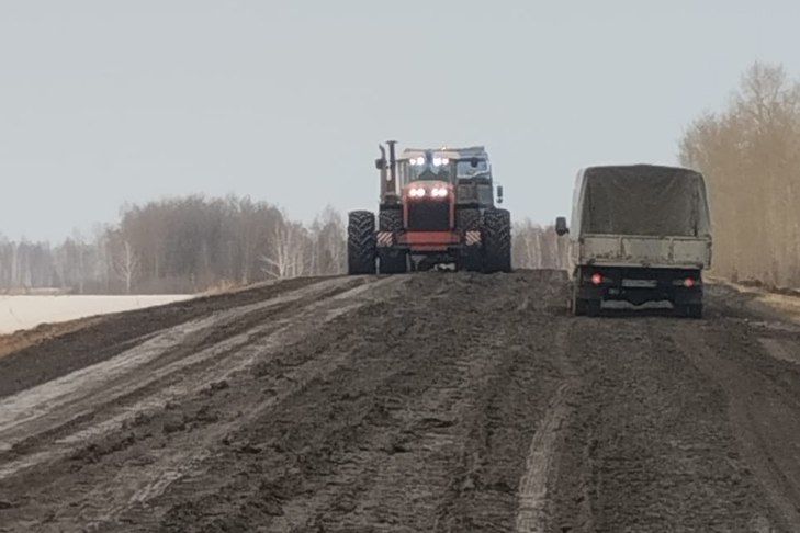 Потепление спровоцировало критическую ситуацию с дорогами под Новосибирском  Территориальное управление автомобильных дорог призывает руководителей предприятий отказаться от использования тяжелой техники до стабилизации ситуации с дорогами.  Аномальные плюсовые температуры в некоторых районах Новосибирской области спровоцировали критическую ситуацию с дорогами. Подробнее...  #ТРАНСПОРТ