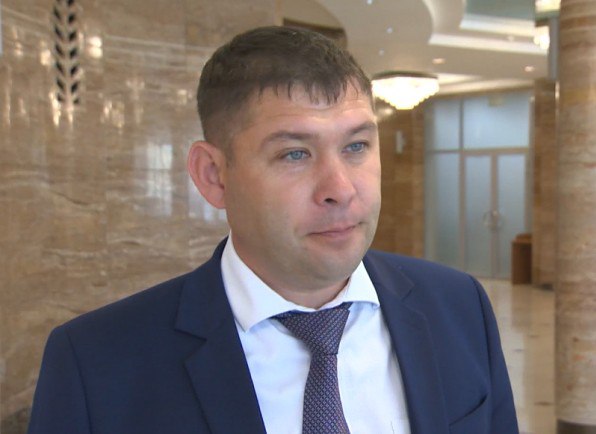 Миллиард на сельское хозяйство направлен в Приморье из федеральной казны Миллиард из федеральной казны направлен на развитие сельского хозяйства в Приморье а региональный бюджет прибыли к этой сумме ещё 3 миллиарда рублей С такой финансовой поддержкой аграрии Приморья смогут сделать всё необходимое для продовольственной безопасности Заместитель Председателя Правительства Приморского края Кирилл Хижинский рассказал что всего за 9 месяцев года регион нарастил производство так что уже в ближайшем будущем обеспечит себя мясом яйцом и молочными продуктами Рекордной была и посевная 2025 года Засеяно 112 тысяч гектаров кукурузы урожай около 800 тысяч тонн Засеяно 16 5 тысяч гектаров риса урожай 60 тысяч тонн Сельское хозяйство Приморья динамично развивается продукты становятся дешевле и доступнее Подробности читайте в полном интервью