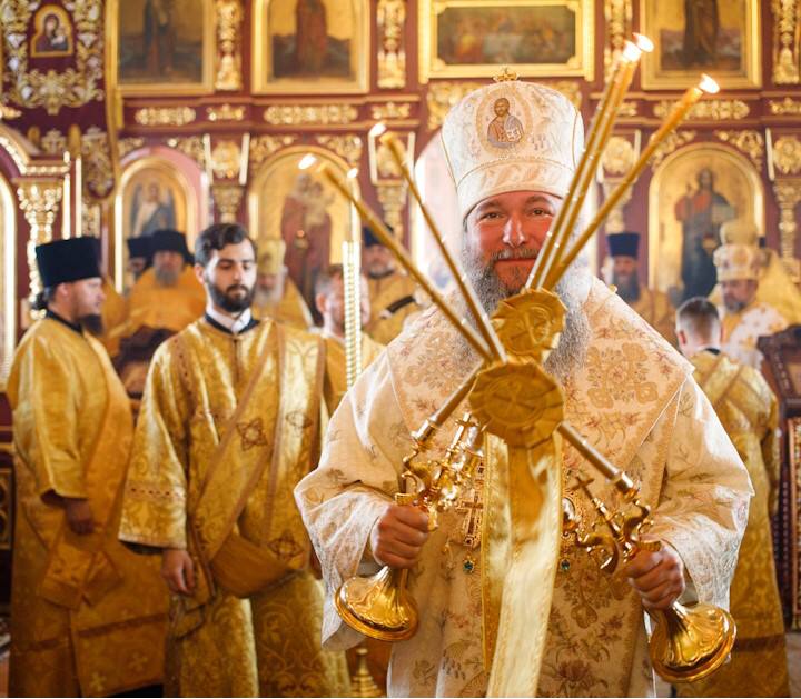 Анонс Богослужение В воскресенье 26 октября 2025 года в день 130 летия перенесения Иверской иконы Божией Матери со святой горы Афон в Петропавловский храм поселка Черноисточинск Нижнетагильской епархии Божественную литургию в храме совершит сонм архипастырей Богослужение возглавят митрополит Ташкентский и Узбекистанский Викентий митрополит Екатеринбургский и Верхотурский Евгений митрополит Челябинский и Миасский Алексий митрополит Самарский и Новокуйбышевский Феодосий а также епископ Серовской и Краснотурьинский Феогност епископ Алапаевский и Ирбитский Сергий Начало богослужения в 9 00