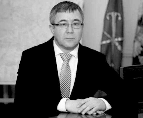 Экс глава КРТИ Петербурга Александр Федотов найден мёртвым В Москве обнаружили тело которое предположительно идентифицировали как тело бывшего председателя Комитета по развитию транспортной инфраструктуры Петербурга Александра Федотова сообщает 78 ru со ссылкой на источник Трагедия по информации собеседника произошла накануне тело обнаружили рядом с одним из отелей около аэропорта Шереметьево По данным 78 ru Федотов собирался лететь в Волгоград транзитом через Москву Федотов занимал пост председателя КРТИ с сентября 2022 года по апрель 2024 года Должность главы комитета он покинул по собственному желанию Писали также что он принял такое решение в связи с переходом на другую работу пресс служба КРТИ Подписаться на DP RU