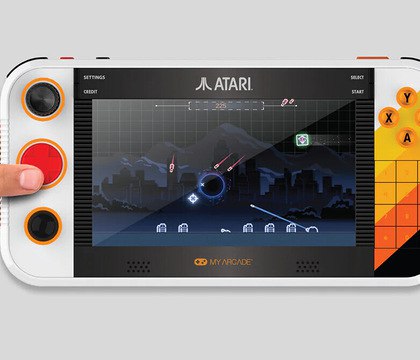 Представлена Atari Gamestation Go портативная консоль для ретро игр Компания My Arcade представила официально лицензированную консоль Atari Gamestation Go для ретро игр На устройство предустановлено свыше 200 игр