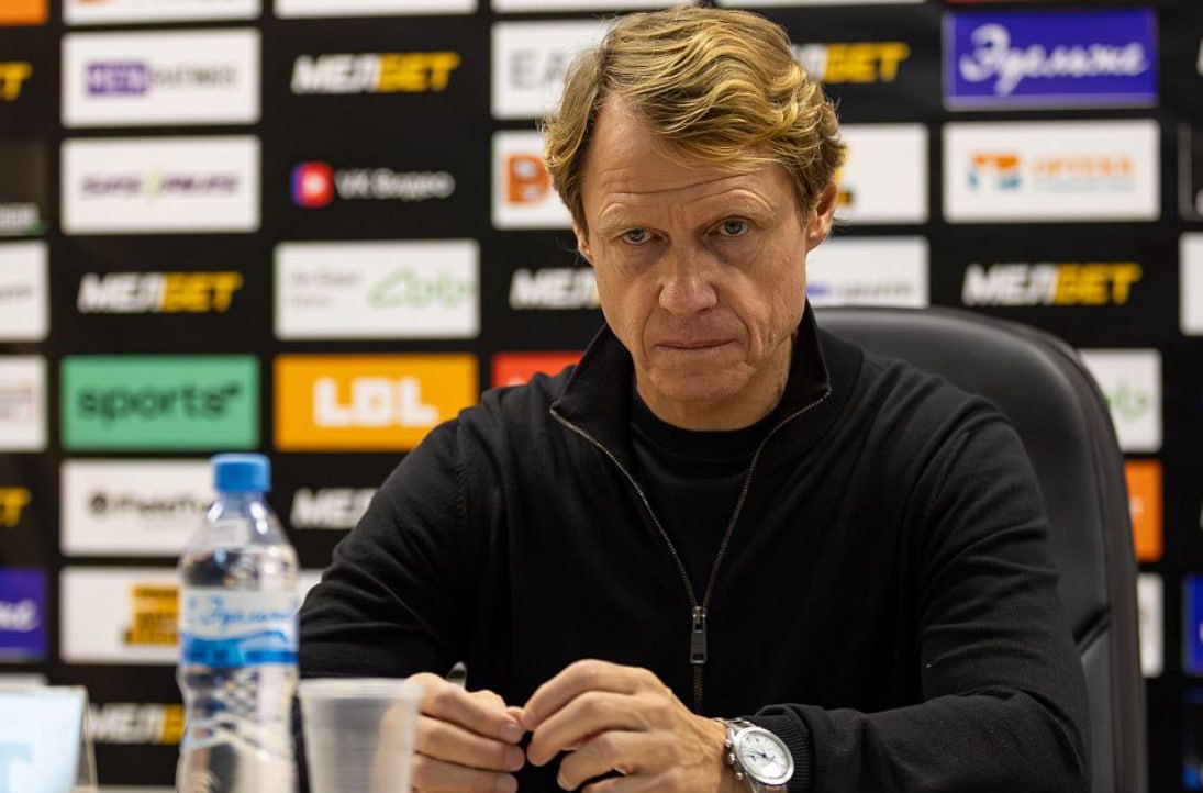 Олег Кононов после матча Кубка России с калининградской Балтикой заявил что доволен тем как его футболисты выглядели на фоне клуба РПЛ Если брать первый и второй таймы начало матча было скованным Было много брака в передачах не могли толком начинать атаки Готовились к прессингу Балтики но всё равно скованно себя чувствовали Потом разыгрались и концовку первого тайма хорошо провели Разогрелись Во втором тайме по сути была равная игра до второго гола думали уже перестраиваться но немного не успели с заменами Второй тайм был достаточно неплохим В целом проигрыш это всегда плохо Но Балтика достаточно хорошо играет в РПЛ сыграли с ней достойно