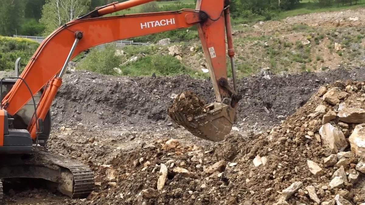 ТОЛК новости Барнаула Алтайского края и Республики Алтай Сенатор Наталья Кувшинова обсудила с главой Роснедр золотодобычу в Алтайском крае Наталья Кувшинова отметила что добыча россыпного золота в Алтайском крае составляет лишь 0 1 0 2 от объема золотодобычи в стране а доля платежей от недропользования в общем объеме доходов бюджета региона не превышает 0 02 Выгода от добычи золота несопоставимо мала по сравнению с вредом окружающей среде Кувшинова договорилась с Олегом Казановым детально проработать все варианты урегулирования вопросов в этой сфере которые волнуют жителей региона Сейчас сенатор в ежедневном режиме работает над проблемой вместе с правительством и минприроды Алтайского края АКЗС и коллегами из Роснедр ТОЛК ТОЛК в подробнее на канале ТОЛК новости Барнаула Алтайского края и Республики Алтай