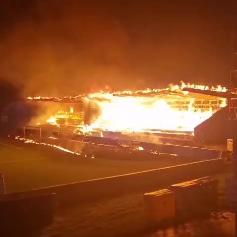 Фанаты клуба Хака подожгли стадион после вылета из Премьер-лиги