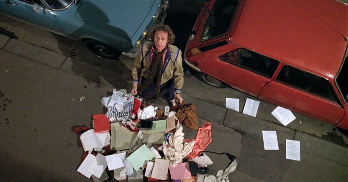 С 7 по 14 февраля по Москве будет курсировать мусоровоз для сбора вещей ваших бывших В Москве запускают акцию Освободи место для новых отношений в течение недели по городу будет ездить мусоровоз в который предлагают сдавать вещи оставшиеся после расставаний С 7 по 14 февраля мусоровоз будет появляться в разных районах города и принимать одежду аксессуары и другие предметы Все собранные вещи отправят на сортировку а затем либо в благотворительные фонды либо на переработку Акцию проводят VK Знакомства Там рассказывают что 14 февраля к маршруту присоединится шоумен и блогер Роман Каграманов он проедет вместе с мусоровозом и будет принимать вещи у желающих лично Конечно считаем своим долгом предупредить что стоит быть аккуратным если вы расстались буквально на этой неделе или планируете на следующей лучше не спешить со сдачей вещей