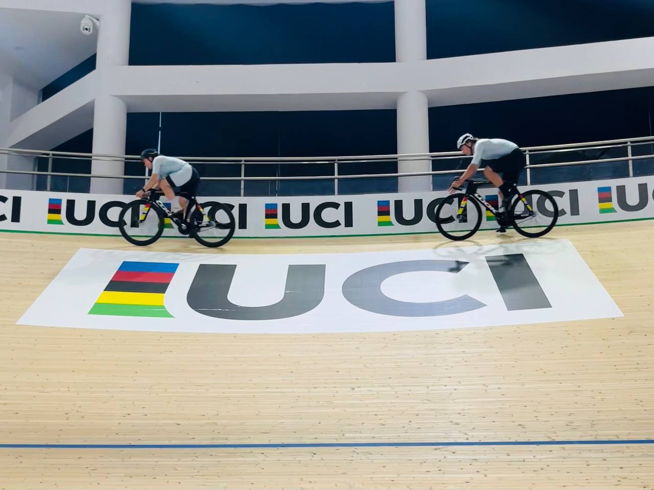 Определился состав сборной России на чемпионат Европы по велоспорту на треке В темповых дисциплинах сборную представят Лев Гонов Илья Савекин Егор Игошев и Валерия Валгонен В спринтерских дисциплинах выступят Никита Кирильцев Никита Калачник Игорь Гирилович Яна Бурлакова Алина Лысенко и Екатерина Евланова Соревнования пройдут с 1 по 5 февраля в турецком городе Конья Подписывайтесь на РИА Новости Спорт в MAX