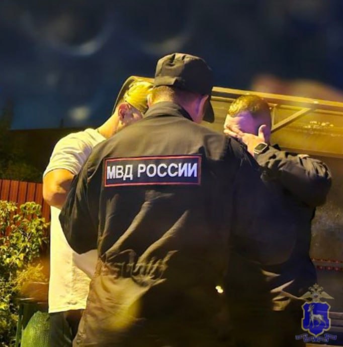 В Самаре двое местных жителей обвиняются в краже у пенсионерки 98 тысяч рублей. Полицейские задержали злоумышленников в течение суток после обращения женщины за помощью. Подробнее...