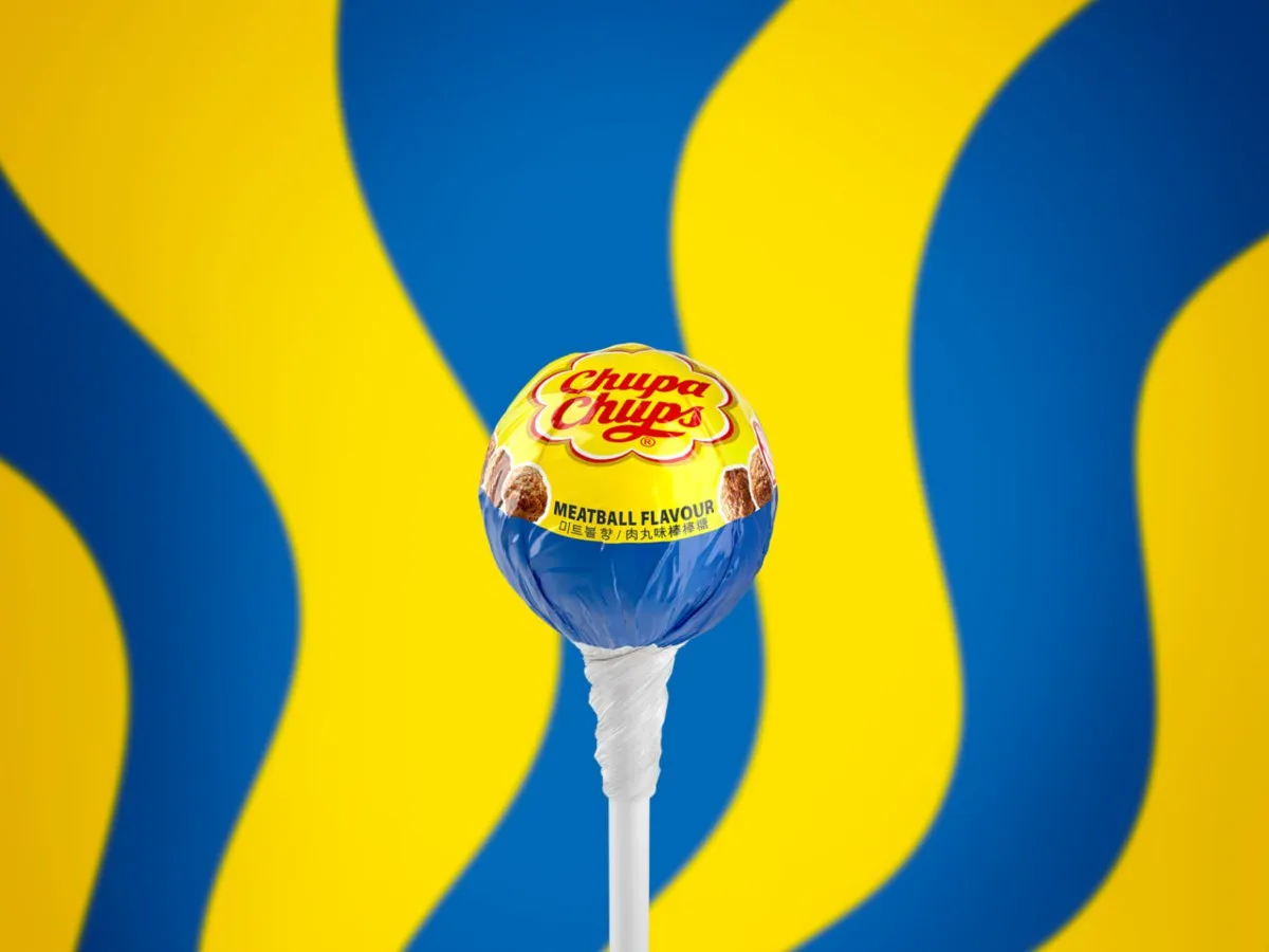 IKEA выпустят Chupa Chups со вкусом фрикаделек и брусничного соуса Они будут бесплатно раздаваться в магазинах IKEA в июне А что ещё случилось