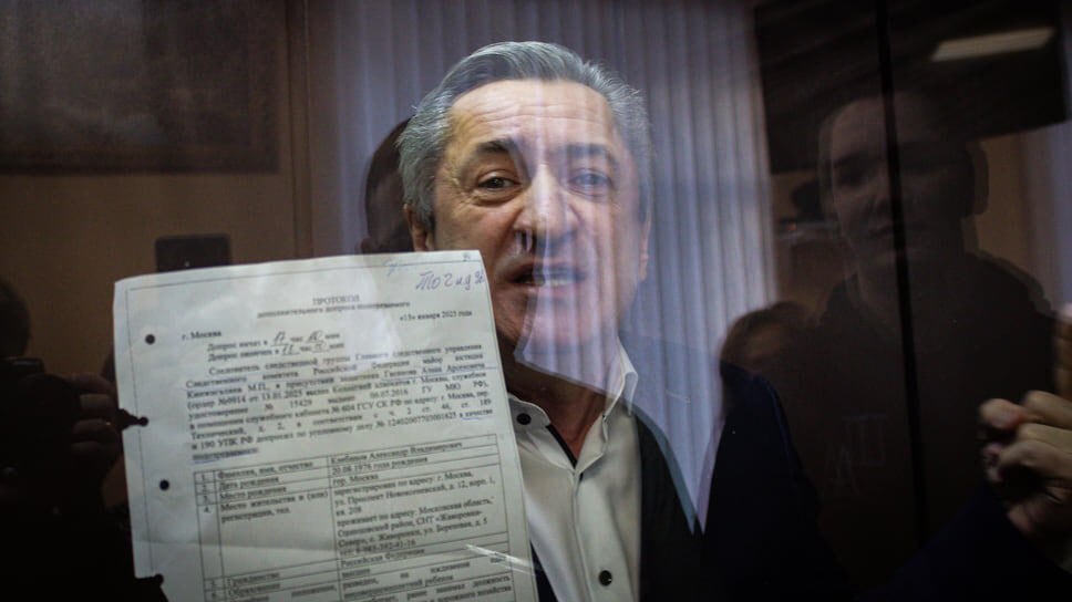 Адвокаты бывшего вице премьера Башкирии Алана Марзаева подали апелляционную жалобу на обвинительный приговор Ленинского райсуда Уфы Защита подсудимого с обвинением не согласна считает уголовное дело результатом провокации правоохранительных органов Также адвокаты настаивают на большом количестве нарушений при расследовании уголовного дела Вымогательство и получение взяток от Дортрансстроя Алан Марзаев отрицает Фото Идэль Гумеров Коммерсантъ Подписывайтесь на Ъ Уфа Оставляйте бусты