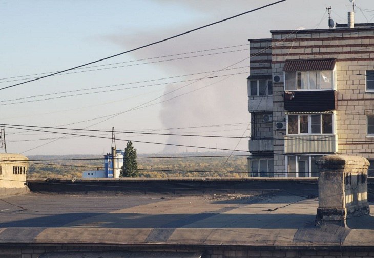 Смог от двух крупных пожаров накрыл три района Волгограда В промзоне Красноармейского района горел строительный мусор на площади 3 тысячи квадратов он уже локализован Однако тут же вспыхнул другой пожар в районе керамического завода огнеборцы тушат возгорание строительного мусора Жители трех районов жалуются на запах гари в воздухе Мы в МАХ   max ru v102ru Подписывайтесь