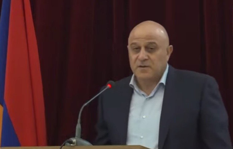 В Паракаре избрали главу общины Совет старейшин укрупненной общины Паракар сегодня 7 октября избирал нового главу общины Им стал единственный кандидат Оник Ахвердян представляющий блок Единство В начале заседания присутствующие почтили минутой молчания память убитого главы общины Володи Григоряна alphanewsam Подписка на Alpha News ВК Дзен Сайт TikTok Facebook Instagram YouTube X twitter