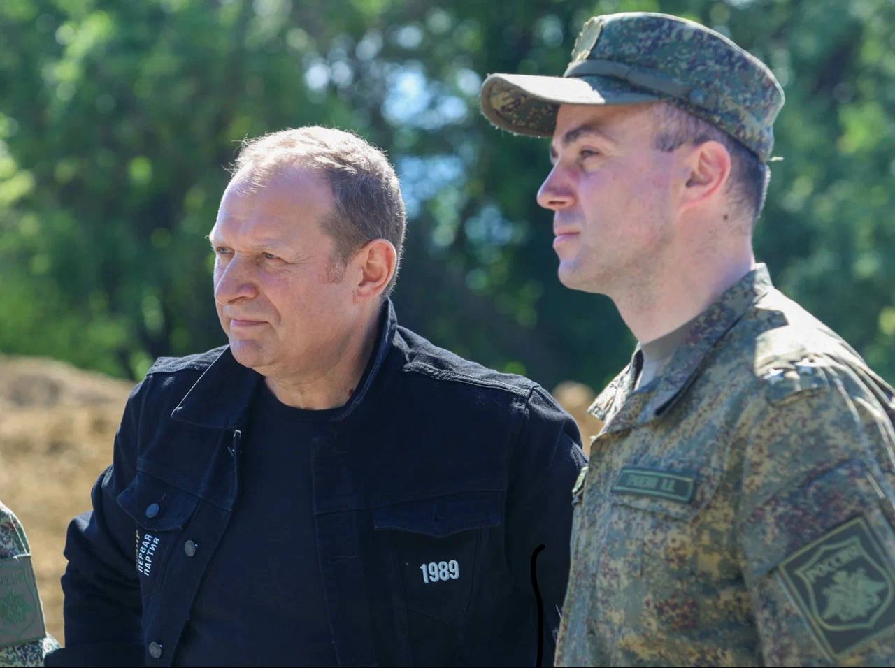 ЛДПР выступило с инициативой о поддержке ветеранов СВО с инвалидностью Речь идёт о единовременной выплате до 150 тысяч рублей ветеранам СВО с инвалидностью которая позволит им переоборудовать помещения под бизнес или личное подсобное хозяйство сделав их доступными и удобными Мы прекрасно понимаем значимость таких решений Наш регион всегда был и остаётся оплотом сплоченности и уважения к Родине и ее защитникам заявил координатор регионального отделения партии Илья Журавлёв Он отметил что инициатива своевременна и необходима ведь поддержка бойцов с инвалидностью это вопрос социальной справедливости и шаг к формированию по настоящему доступной среды где каждый сможет реализовать себя и внести вклад в общее дело на благо Родины Соответствующее письмо лидер ЛДПР Эдуард Слуцкий направил в министерство труда и социальной защиты РФ Читайте Севкор