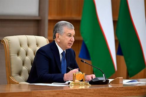 Президент Узбекистана Шавкат Мирзиёев распорядился наказать более 20 хокимов районов за показуху и серьёзные недостатки в работе по занятости и снижению бедности Двух хокимов Денауского и Чиракчинского районов а также их первых замов президент приказал уволить так как несмотря на крупные выделенные средства задачи по улучшению жизни людей не были выполнены С начала года за провалы в борьбе с бедностью в стране уволены 261 ответственный сотрудник и 492 получили дисциплинарные взыскания Подробнее на нашем сайте Актуальные новости из Центральной Азии fergananews