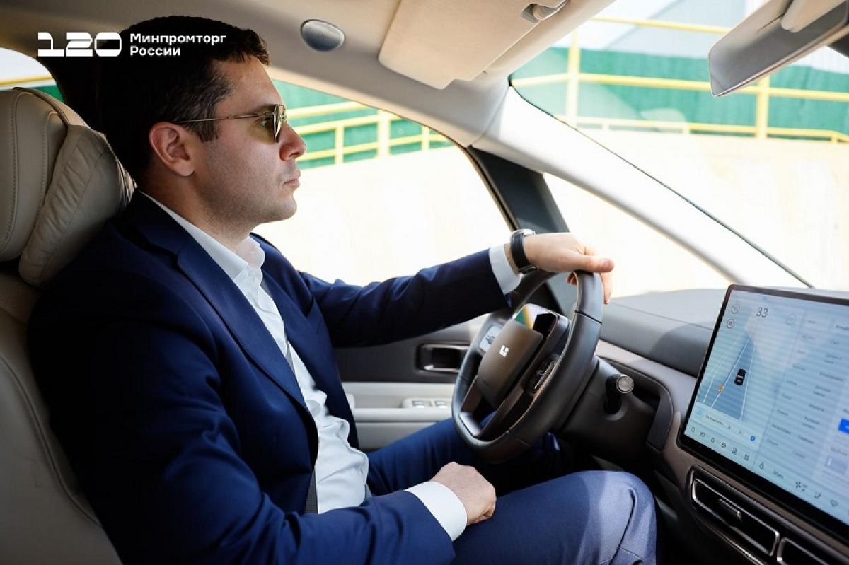 Алиханов опробовал выходящий на рынок РФ китайский электроминивэн Lixiang Mega business magazine online fn 1714882 html Глава Минпромторга РФ Антон Алиханов в ходе своего рабочего визита в Китай посетил производственную площадку Li Auto и протестировал один из новых автомобилей выходящих на российский рынок Подписаться Обратная связь