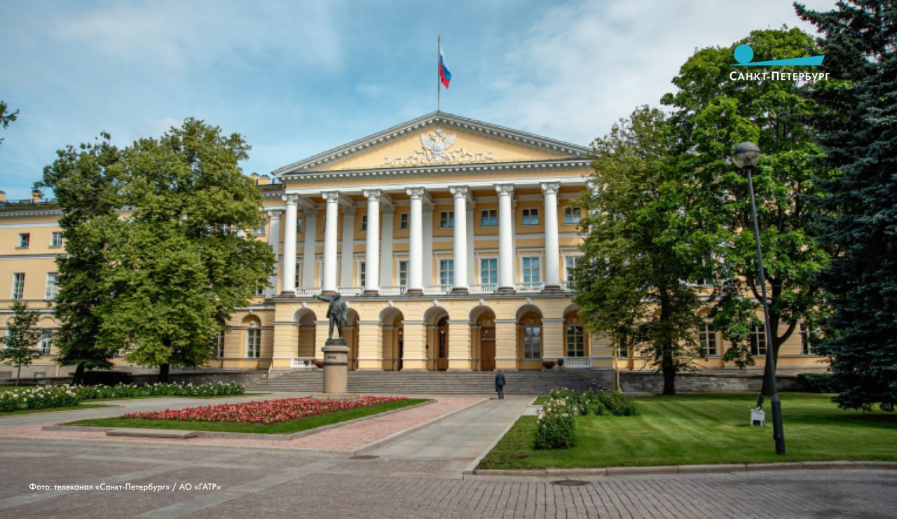Расходы на соцподдержку горожан в первом полугодии выросли на 36,7%. Об этом губернатор Александр Беглов заявил на рабочем совещании с членами городского правительства, где рассматривались итоги исполнения бюджета Санкт Петербурга за первое полугодие 2025 года. «Итоги первого полугодия свидетельствуют о том, что бюджет исполняется стабильно – в соответствии с утвержденными параметрами. Мы видим положительную динамику в экономике. Несмотря на внешние факторы, бизнес сохраняет устойчивость. В Петербурге средняя налоговая отдача от одного предприятия выше, чем в среднем по Северо-Западу. Это говорит о здоровой деловой среде. Расходная часть, как и в предыдущие годы, сосредоточена на социальной поддержке жителей и реализации программ развития города», — отметил Александр Беглов. ВКонтакте Одноклассниках
