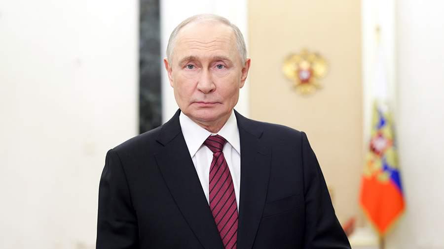 Владимир Путин поздравил Паралимпийский комитет России с 30 летием Президент назвал победой возвращение спортсменам гимна и флага на соревнованиях В телеграмме на сайте Кремля глава государства отметил что комитет выполняет важную социально значимую миссию объединяет своими благородными целями тысячи людей с ограничением по здоровью приобщает их к адаптивной физкультуре и спорту помогает раскрыть таланты и показать твёрдый характер и силу духа Подписаться на Говорит Москва Telegram VK MAX