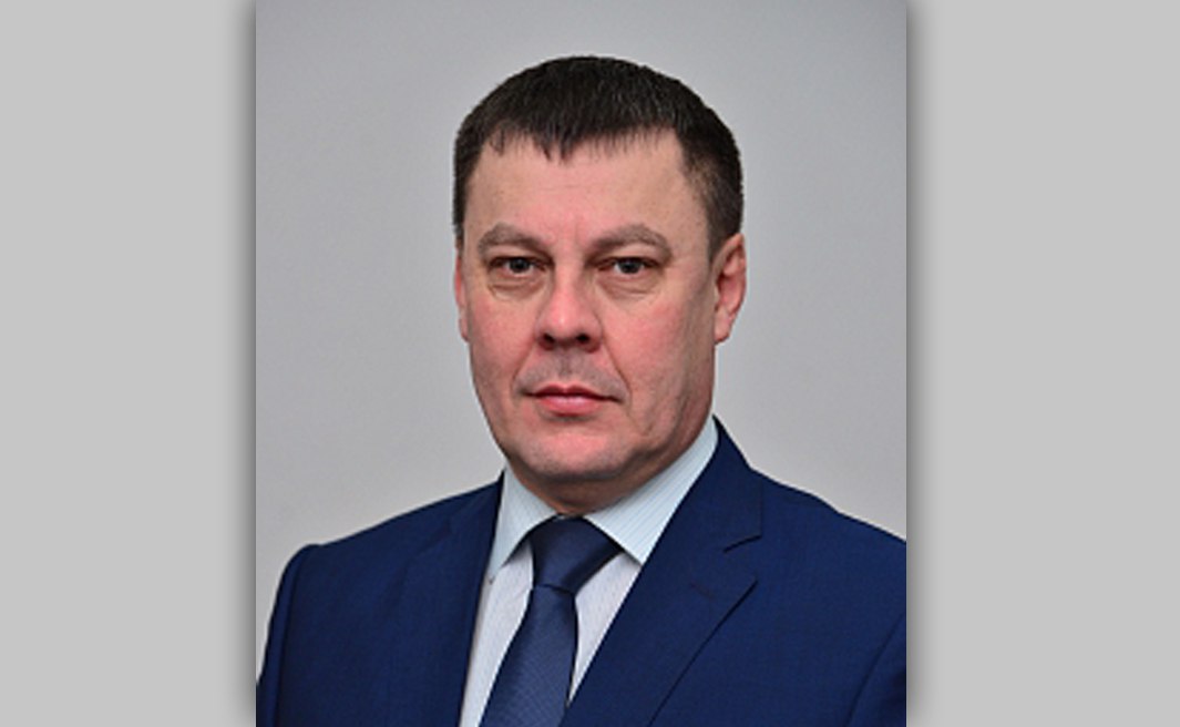 Кто станет новым главой управления Роскомнадзора по Саратовской области На пост начальника ведомства претендует Вячеслав Голубев Осенью 2025 года в Роскомнадзоре провели реструктуризацию В частности управление по Саратовской области переподчинили раньше оно работало под федеральным РКН а теперь стало структурной единицей РКН по Приволжскому федеральному округу Ведомство сейчас работает в форме территориального отдела 1 ноября стало известно об увольнении с поста руководителя управления Андрея Кащеева Ожидается что его место займет Голубев Сейчас идет процесс согласования его кандидатуры Голубев в последнее время работал начальником управления специальных программ правительства Саратовской области Оно отвечает за мобилизацию и защиту государственной тайны в регионе Читать на сайте саратов саратовскаяобласть