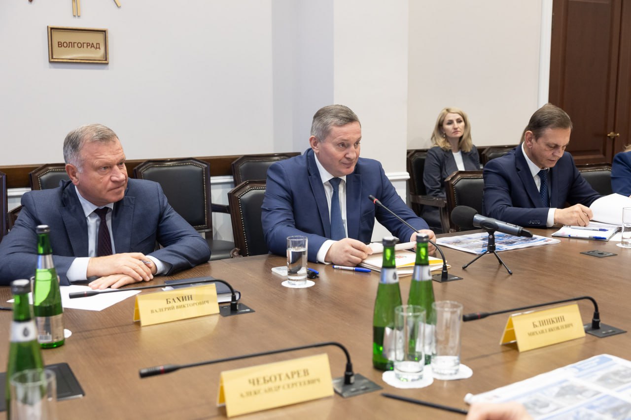 Современную дорожно транспортную модель разработают в Волгограде с экспертами ВШЭ Рабочую группу по комплексной транспортной схеме Волгограда возглавит первый замгубернатора Валерий Бахин Необходимо решить задачи приоритетного проезда общественного транспорта формирования современных транспортных развязок минимизации аварийности на пересечении транспортных артерий и аварийных участков продолжения обновления подвижного состава общественного транспорта увеличения средней скорости автомобильных потоков повышения транспортной доступности территорий вдоль Волги активизации мультимодальных пассажирских перевозок развития экологических видов транспорта Подписаться Перейти на сайт