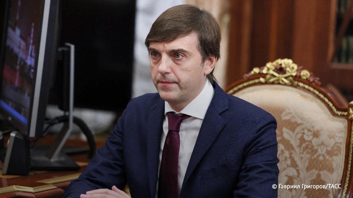 Учителя должны проводить не больше 5-6 уроков в день. Максимальную нагрузку на педагогов Министерство просвещения зафиксировало в приказе, сообщил Кравцов.