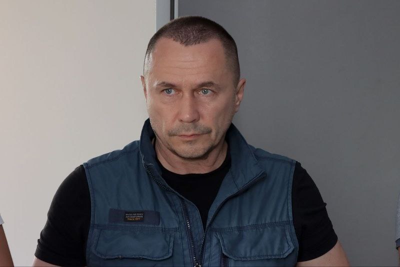 Дмитрий Бердников из ДНР назначен зампредседателя правительства Оренбуржья Экс председатель правительства ДНР Дмитрий Бердников с 1 сентября исполняет обязанности заместителя председателя правительства Оренбуржья Соответствующий указ подписал врио губернатора Евгений Солнцев Бердников будет заниматься вопросами взаимодействия с федеральными органами государственной власти По данным из открытых источников уроженцу Иркутской области Дмитрию Бердникову недавно исполнилось 59 лет Имеет два высших образования строительное и юридическое До 2020 года он был мэром Иркутска затем работал в правительстве Иркутской области и Республики Саха В 2023 году его назначили председателем правительства ДНР gtrkorenburg
