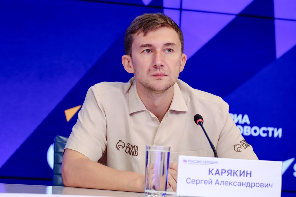 Карякина на Украине заочно приговорили к 9 годам тюрьмы  Шевченковский районный суд города Черновцы заочно приговорил российского гроссмейстера и сенатора Сергея Карякина к девяти годам лишения свободы с конфискацией имущества. Об этом сообщает в Facebook  принадлежит Meta, компания признана экстремистской и запрещена в России  управление Службы безопасности Украины в Черновицкой области.  35-летний Карякин был осужден по ч. 4 ст. 110-2 УК Украины  финансирование действий, совершенных с целью насильственного изменения территории или государственной границы Украины .  «Используя собственную медийность, он создал телеграм-канал, через который собирал средства на нужды российской армии. На собранные сотни миллионов рублей Карякин закупал беспилотники, термоскопы, спецтехнику, оружие и другую военную технику», — говорится в сообщении.  Уроженец Симферополя Карякин до 2009 года выступал за Украину, а потом получил российское гражданство.    Global Look Press  Подписаться на «РБК Спорт»