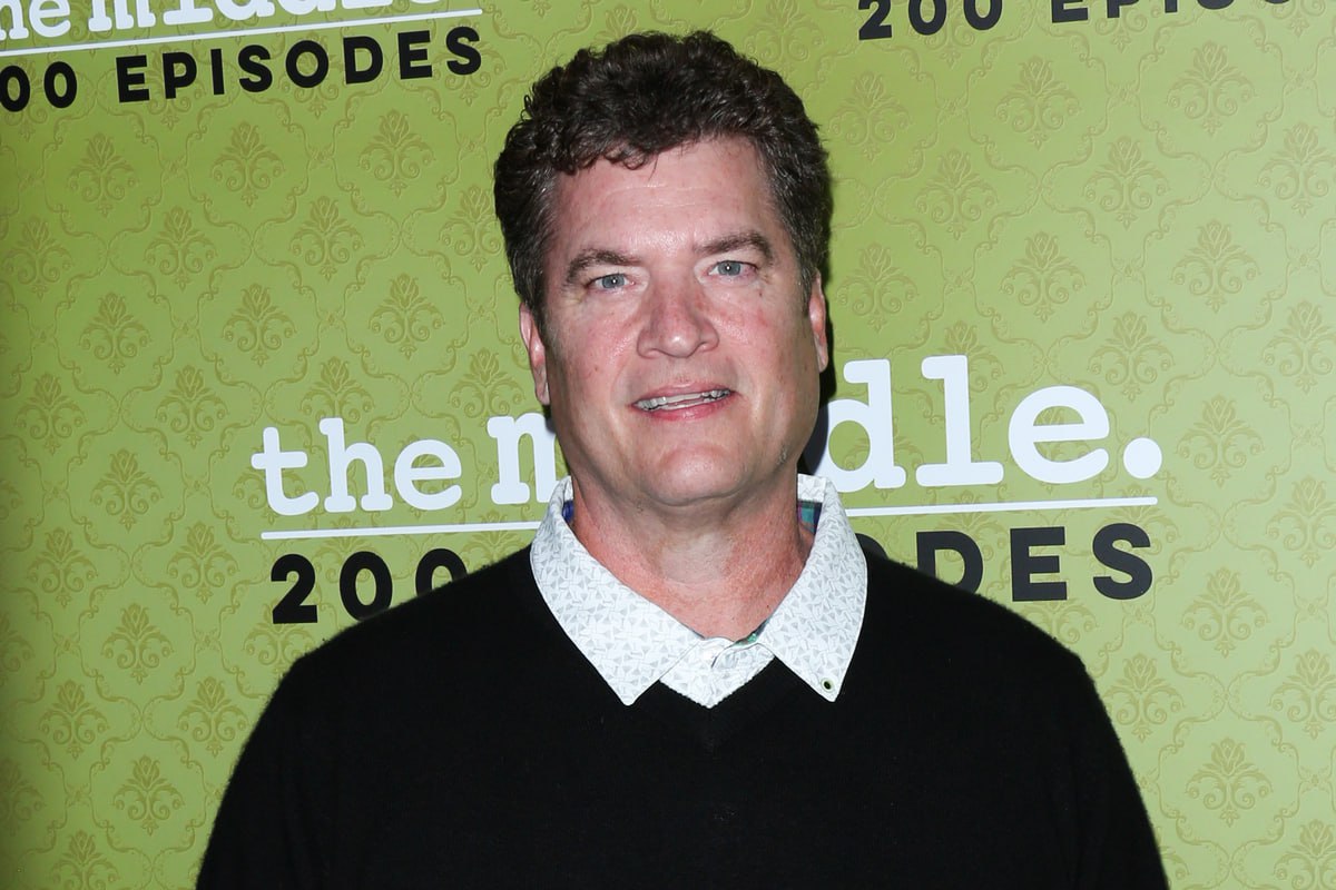 В возрасте 60 лет умер актер Пэт Финн снимавшийся в Друзьях Сайнфелде и Докторе Хаусе С 2022 года он боролся с раком мочевого пузыря Наибольшую известность актеру принесла роль Билла Норвуда в сериале Бывает и хуже он появился в 23 сериях с 2011 по 2018 год Больше новостей в Daily News