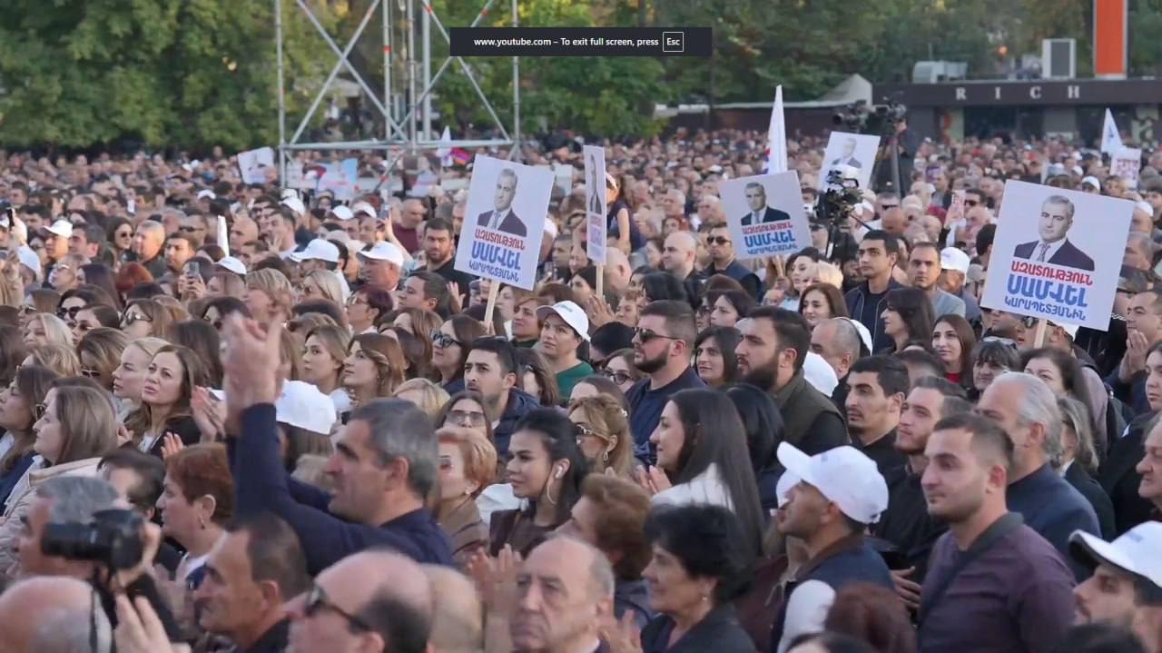 По подсчетам СМИ в митинге движения По нашему прошедшем в Ереване на площади Свободы в поддержку Самвела Карапетяна приняли участие около 30 тысяч человек Самвел Карапетян возглавит политическую партию созданную на базе движения По нашему заявил его адвокат Сторонники движения планируют завтра в 17 30 собраться в Св Первопрестольном Эчмиадзине IG FB VK RuTube YouTube Сайт sarmoscow