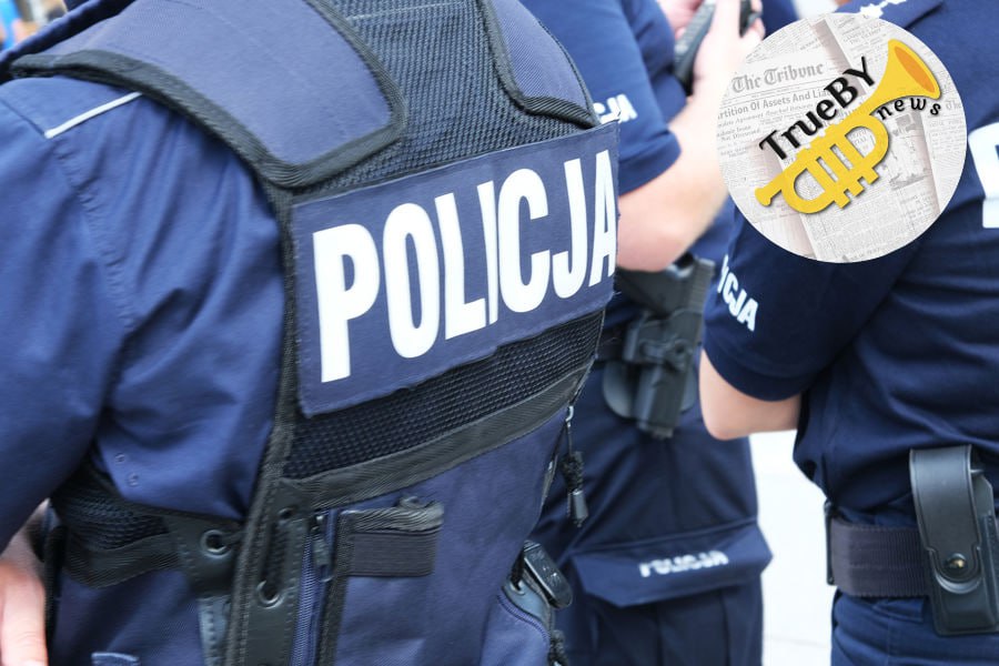 В Польше задержали трех молодых людей, планировавших теракт по примеру Брейвика Об этом сообщил пресс-секретарь МВД республики Яцек Добжиньский. Молодые люди собирали в интернете информацию о "боевых действиях в закрытых помещениях", ездили на стрельбище и хранили взрывчатку. #Польша TrueBY news