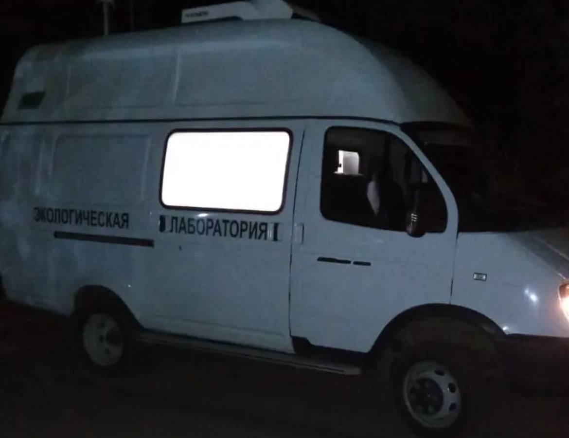 В Оренбурге экологическая лаборатория зафиксировала превышения ПДК по сероводороду в 9 раз 22 сентября специалисты выезжали на три точки все три не ул Луганской Такая большая концентрация химического вещества обнаружена в районе ООО Оренбург Водоканал Также в 1 6 раз была превышена ПДК по сероводороду в районе дома 30 Замеры также производились у дома 1 там по результатам все в порядке Сведения о содержании загрязняющих веществ в атмосферном воздухе передадут в контрольно надзорные органы