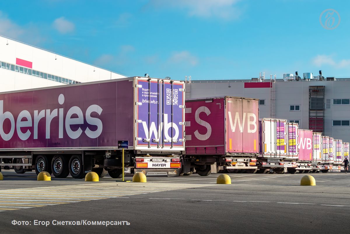 Wildberries Russ арендовала 62 тыс кв м складских площадей в индустриальном парке Никольское 2 на севере Подмосковья рассказали два источника Ъ на рынке недвижимости Директор в департаменте по работе со складскими и производственными помещениями IBC Real Estate Игорь Кротенков оценивает ежегодные арендные выплаты за комплекс в 651 682 млн руб в год сооснователь и партнер консалтинговой компании Bright Rich CORFAC International Виктор Заглумин в 713 млн руб В условиях падения спроса на складскую недвижимость многие собственники логопарков готовы предоставлять дисконты чем вероятно воспользовался маркетплейс Ъузнал