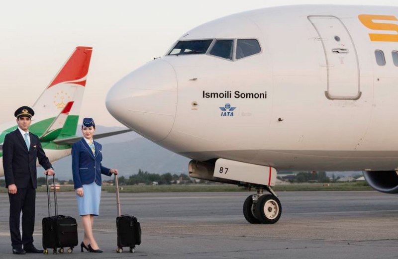 Пассажиропоток таджикской Somon Air продолжает расти двузначными темпами За девять месяцев 2025 года таджикская частная авиакомпания Somon Air перевезла порядка 826 тыс пассажиров что на 11 больше чем за аналогичный период прошлого года С начала года было выполнено 2 477 рейсов из которых 89 это международные полеты а 11 внутренние Такие данные были представлены на отчетном собрании Агентства гражданской авиации Республики Таджикистан на прошлой неделе На сегодняшний день флагманский авиаперевозчик центральноазиатской республики выполняет регулярные рейсы по 25 направлениям В 2026 году Somon Air ожидает пополнение флота двумя новыми самолетами Boeing 737MAX 8 что позволит расширить маршрутную сеть открыв такие новые направления как Лондон Великобритания Эр Рияд Саудовская Аравия Пекин и Гуанчжоу Китай а также Сеул Южная Корея Фото Somon Air Подписаться на CentralAsiaPlusAero