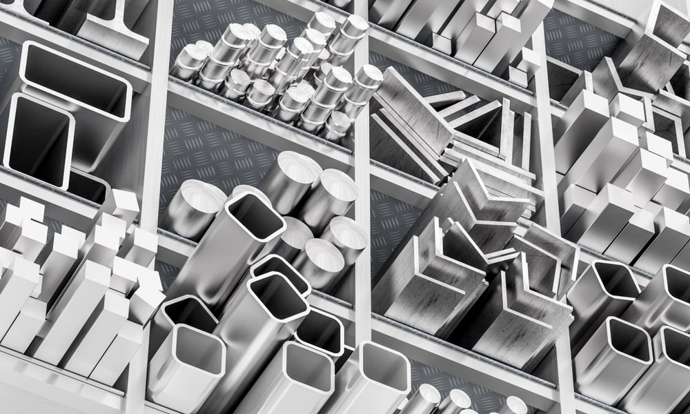 Китай в 2025 году нарастил импорт российского алюминия на 51 меди на 85 никеля на 73 По данным Главного таможенного управления КНР за 2025 год Китай импортировал из России  алюминий первичный на 5 71 млрд 51 2 16 млн тонн  рафинированную медь на 4 21 млрд 85 422 тыс тонн  никель необработанный на 1 36 млрд 73 88 тыс тонн  медный концентрат более чем в 2 раза до 3 22 млрд Рост поставок идёт на фоне ограничений на западных рынках с 2024 года действует квота ЕС на российский алюминий 275 тыс тонн а с конца 2025 года полный запрет на его складирование на LME Доля Азии в выручке Русала выросла до 53 с 43 тогда как Европа сократилась до 16 с 22