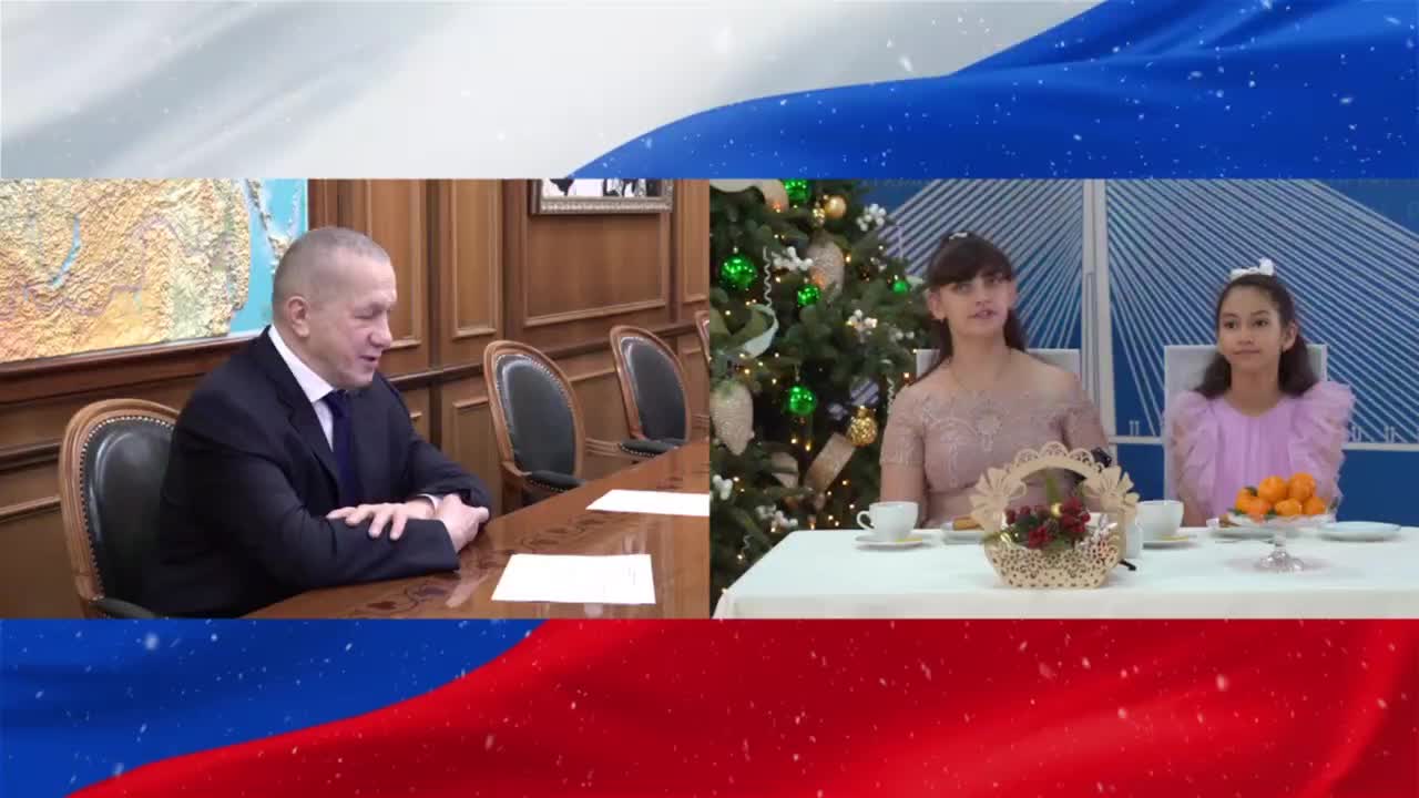 Юрий Трутнев подарил электронное пианино девочке из Владивостока в рамках акции 'Елка желаний'