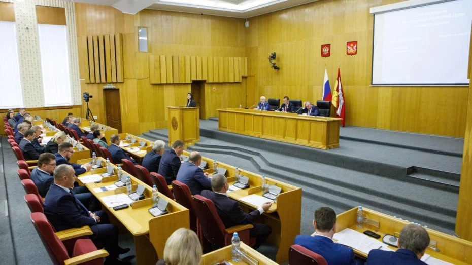 Депутаты Воронежской облдумы поддержали три инвестиционных проекта на общую сумму 24 млрд рублей Соответствующие изменения были внесены в приложение к закону О государственной областной поддержке инвестиционной деятельности на территории Воронежской области Как отметил председатель Воронежской областной думы Юрий Матузов в регионе продолжается планомерное формирование комфортного инвестиционного климата Еще три инвестпроекта агропромышленной направленности в перечень особо значимых проект по возведению племрепродуктора родительского стада индейки второго порядка комплекс по производству лимонной кислоты проект постройки тепличного комплекса для выращивания овощей матузов облдумаvrn облдума36 ВрнОблДума