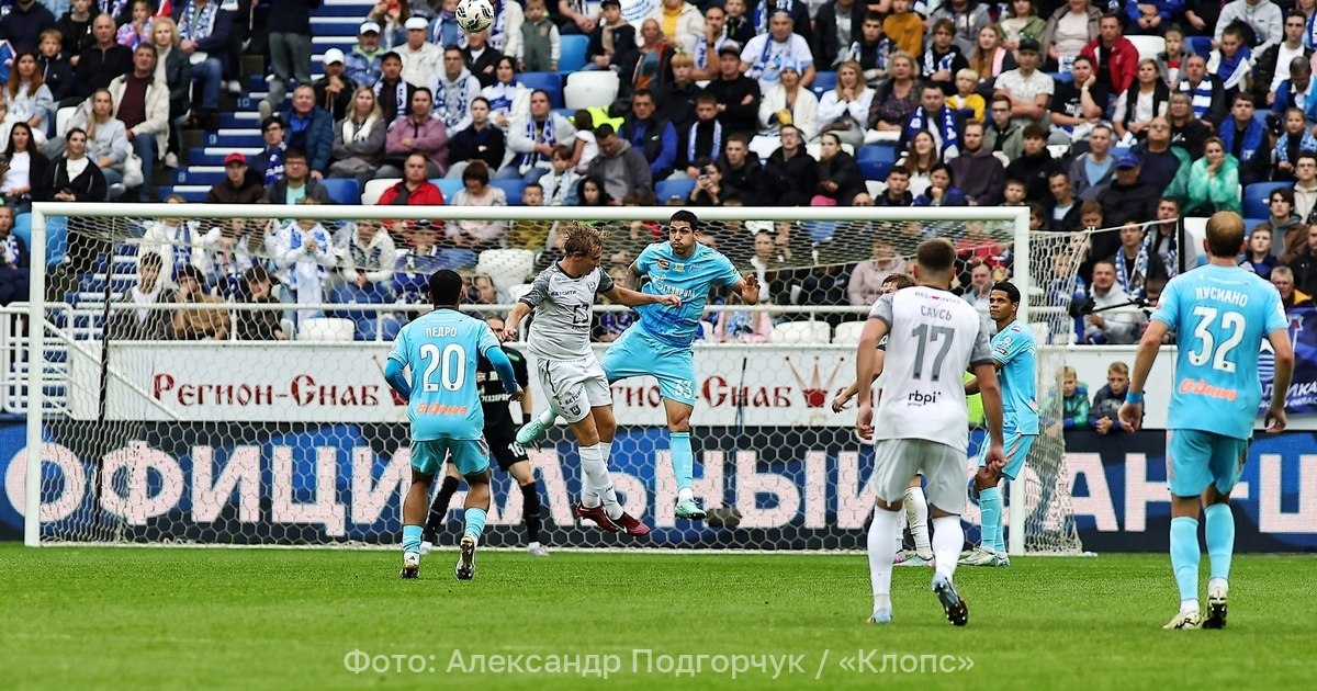 Крепкая Балтика и Зенит нулёвочка Талалаев и Семак поделили очки Калининградская Балтика впервые в сезоне не смогла забить гол в ворота соперника Домашняя игра с Зенитом из Санкт Петербурга в воскресенье 14 сентября завершилась вничью 0 0 передаёт корреспондент Клопс Калининградские болельщики установили рекорд посещаемости домашних матчей балтийцев в Премьер Лиге На стадионе собралось 27 446 поклонников футбола Подробности в материале на нашем сайте