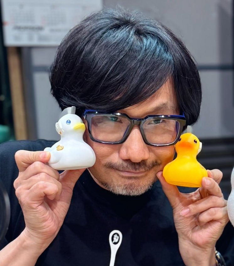Изначально Death Stranding 2 планировалась как дополнение Кодзима намеревался показать последствия событий первой игры и завершить сюжет на захватывающем моменте, однако из-за пандемии и других трудностей проект перерос в полноценное продолжение. Также он решил отказаться от собственного появления в игре из-за ограничений движка.