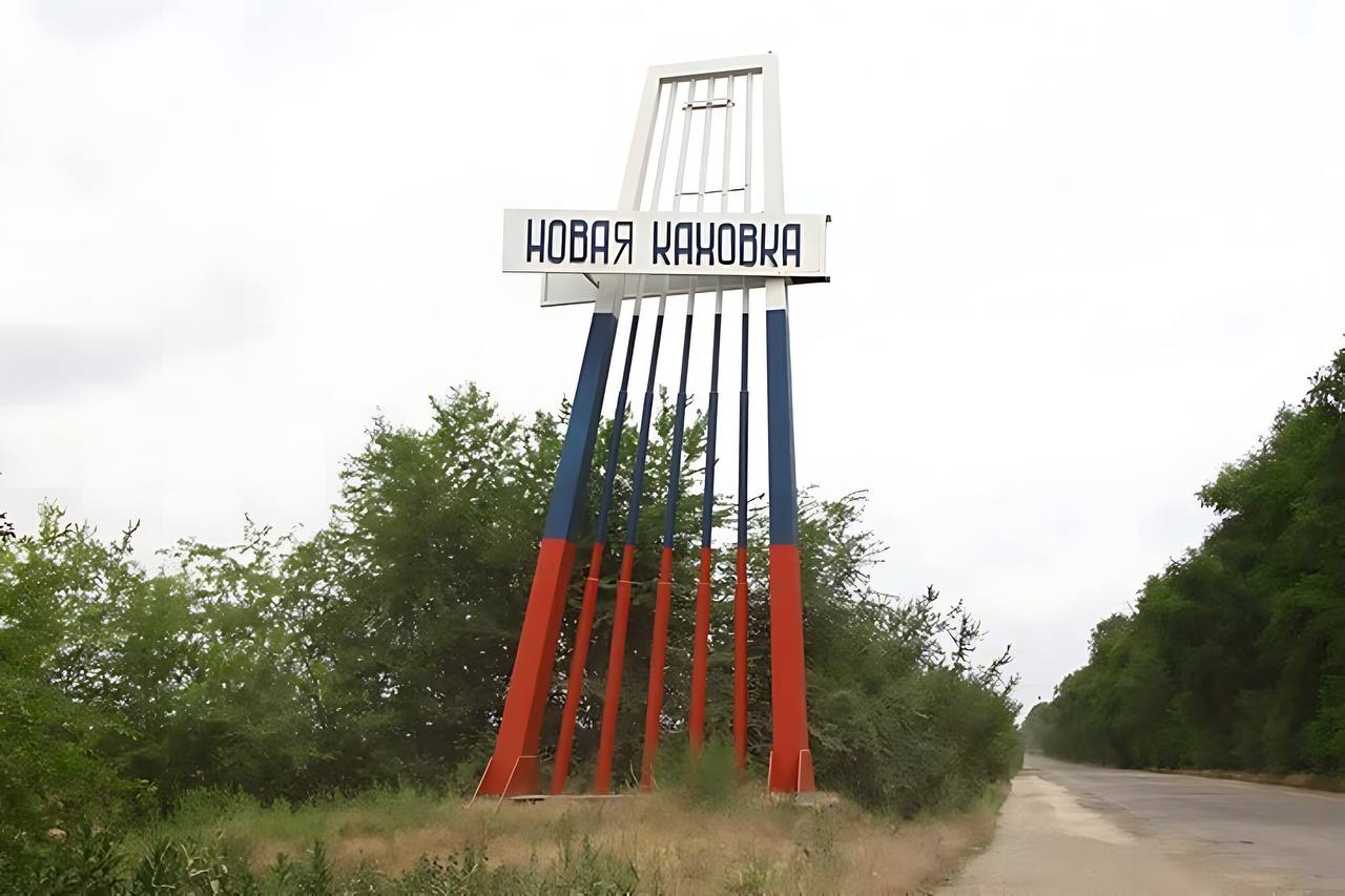 Отрешил от должности главу Новокаховского городского округа Виталия Гуру Причина — недостойное и порочащее представителя власти поведение на Мемориале памяти Великой Отечественной войны. Также приостановили членство Гуры в партии "Единая Россия". Временно исполняющей обязанности главы назначил Елену Викторовну Болотнюю.