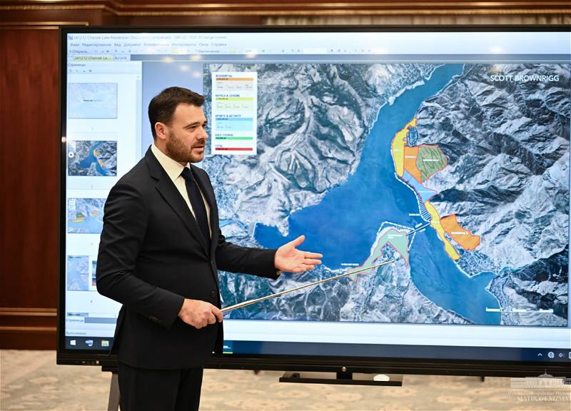 Власти Узбекистана разрешили строительство курорта Sea Breeze на Чарваке Самый дорогой мегапроект в истории страны предусматривает создание всесезонного курорта на берегу Чарвакского водохранилища Ключевые характеристики Площадь территории 577 гектаров Срок аренды земли 25 лет Застройщик Sea Breeze Uzbekistan при участии Agalarov Development В рамках соглашения инвестор будет самостоятельно разрабатывать генплан нового города курорта утверждать отраслевые программы и даже устанавливать тарифы на коммунальные услуги на территории курорта по своему усмотрению При этом ключевым и самым строгим требованием является полный запрет на сброс сточных вод и отходов в Чарвакское водохранилище и реку Чирчик После строительства курорта ожидается создание более 10 тысяч новых рабочих мест повышение объема туристического экспорта до 500 млн доведение числа иностранных туристов до 5 млн человек ежегодно Стоимость проекта 5 10 млрд Напомним также что Agalarov Development Эмина Агаларова уже реализует город курорт Sea Breeze в Баку Ранее нам в интервью Агаларов рассказывал о том что стоит ожидать Sea Breeze в Узбекистане и Черногории