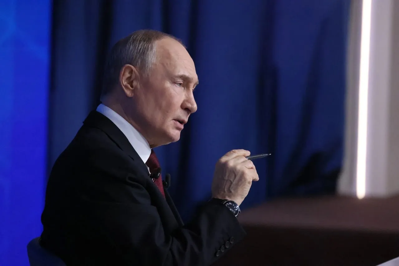 Владимир Путин призвал проработать механизм бесперебойной работы жизнеобеспечивающих сервисов на фоне ограничений мобильного интернета Сбои в работе интернета в крупных городах бывают связаны с предотвращением террористических угроз это в приоритете сообщил президент Читать нас в MAX