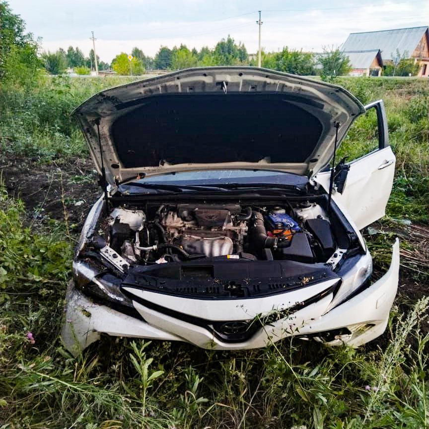 5 человек пострадали в аварии в Саракташе На 63 км дороги Каменноозерное - Медногорск Toyota Camry опрокинулась, вылетев в кювет. По информации правоохранителей, водитель не справился с управлением в связи с тем, что был пьян. Помимо него в автомобиле были четыре пассажира: женщина 39 лет и мужчины 27, 32 и 39 лет. Травмы получили все. Пять человек отправили в больницу. В ситуации разбирается полиция. Оренбуржье