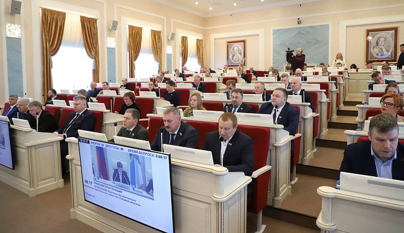 Последние два района Архангельской области стали округами На сессии прошедшей сегодня 18 февраля депутаты Архангельского областного Собрания поддержали преобразование Коношского и Ленского районов в муниципальные округа Законопроект принят сразу в двух чтениях Это последние два района чей переход на новую систему завершает этот процесс в регионе