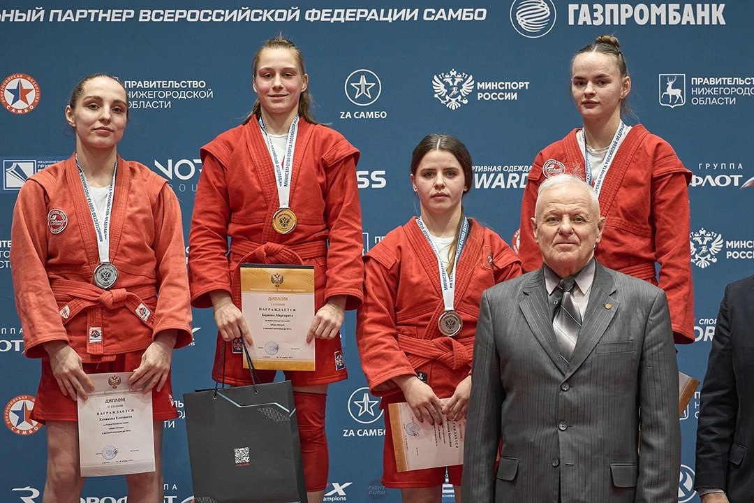 Крымчане завоевали медали кубка России по самбо   Соревнования среди мужчин и женщин прошли в г Кстово Нижегородская область Там отличные результаты показали Вадим Семеновский золотая медаль в весе до 53 кг и Кристина Варламова бронзовая награда в весовой категории до 54 кг Всего проявить себя приехали более 700 самбистов из 45 регионов страны Оба наших спортсмена получили право выступать в кубке Европы и мира Всероссийская федерация самбо crimea24 sport