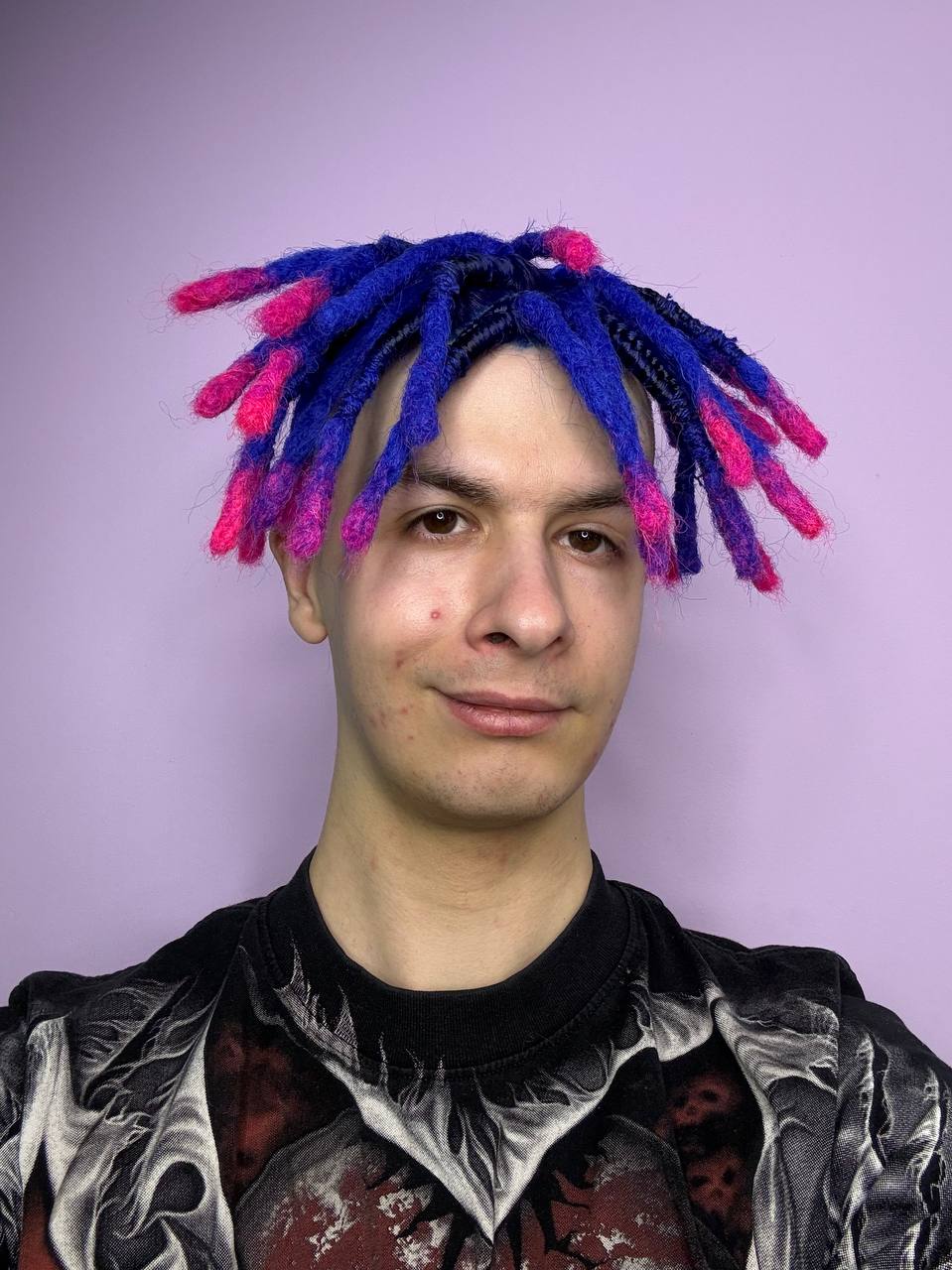 В Севастополе отменили концерт Ивана Золо Блогер по которому сохнут подростки должен был выступить в одном из клубов города героя 14 февраля Но губернатор Михаил Развожаев запретил грядущую вечериночку Мы несем ответственность за воспитание молодых должны быть духовные и нравственные ориентиры а не пропаганда деградации Организаторы и исполнители должны задумываться о том что несут в массы подчеркнул Развожаев По словам Михаила Развожаева все массовые мероприятия должны согласовываться с Департаментом общественной безопасности чего сделано не было А на концерт планировали пойти подростки до 14 лет это основная аудитория блогера Золо баобаба не будет Фото Tg канал Ивана Золо Подписывайся на truekpcrimea