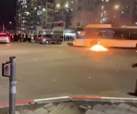 Автобус сбил демонстрантов в Иерусалиме, один погиб