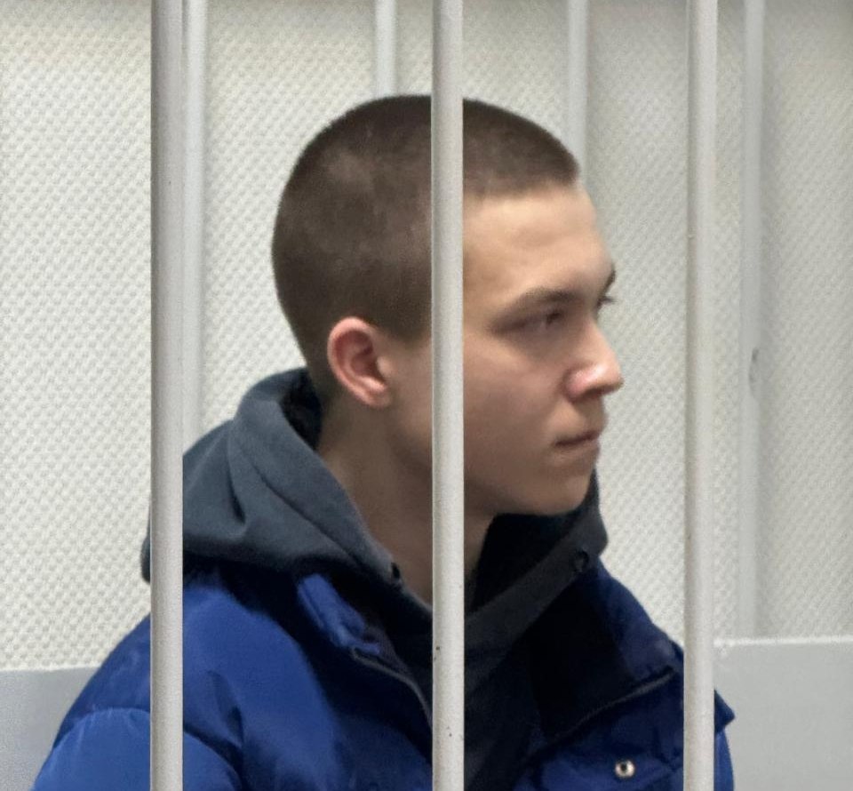 Северный флотский военный суд уже вынес приговор по уголовному делу в отношении 18 летнего Артёмия КОРЮКОВА устроившего в сентябре 2025 года нападение на преподавателей техникума в Архангельске Ему дали 13 лет лишения свободы с ограничением свободы на 1 год два года в тюрьме а далее в колонии строгого режима Подробности дела здесь