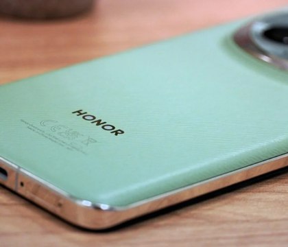 Дизайн HONOR Magic7 Pro раскрыт почти полностью — mobiltelefon  Инсайдер myplace_myworld опубликовал в социальной сети X фотографию с руководством пользователя HONOR Magic7 Pro, сообщает ресурс mobiltelefon. На этом снимке можно увидеть дизайн флагмана, в том числе его блок камер. Он похож на тот, что используется в HONOR Magic6 Pro, только у нового смартфона будет иная компоновка камер.  Читать далее