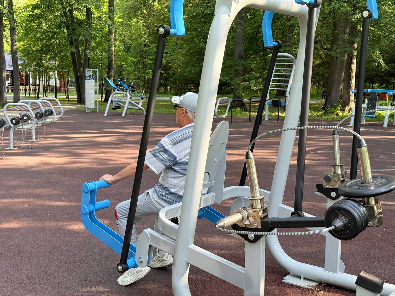 В парке им. М. Гафури сломали тренажеры на новой спортплощадке для людей с ограниченными возможностями. Правоохранители ведут расследование. Вандалам грозит уголовная ответственность. В Администрации Октябрьского района просят горожан сообщить любую информацию о происшествии.