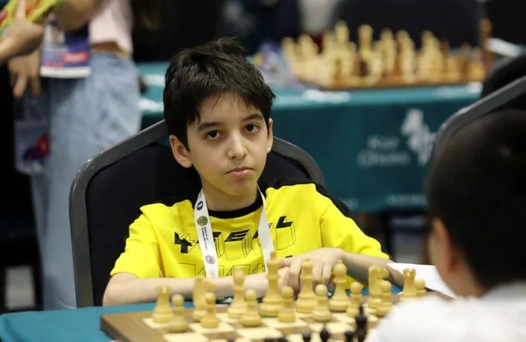 Дагестанский шахматист выиграл Первенство России Руслан Гаджиев завоевал золотую медаль на Первенстве России по шахматам в блиц турнире На соревнованиях в Сочи воспитанник махачкалинской шахматной школы им Карпова показал лучший результат среди участников до 15 лет Еще один представитель Дагестана Абдумуслим Асмалов стал бронзовым призером среди мальчиков до 9 лет Для юного махачкалинца Первенство России стало дебютным в карьере