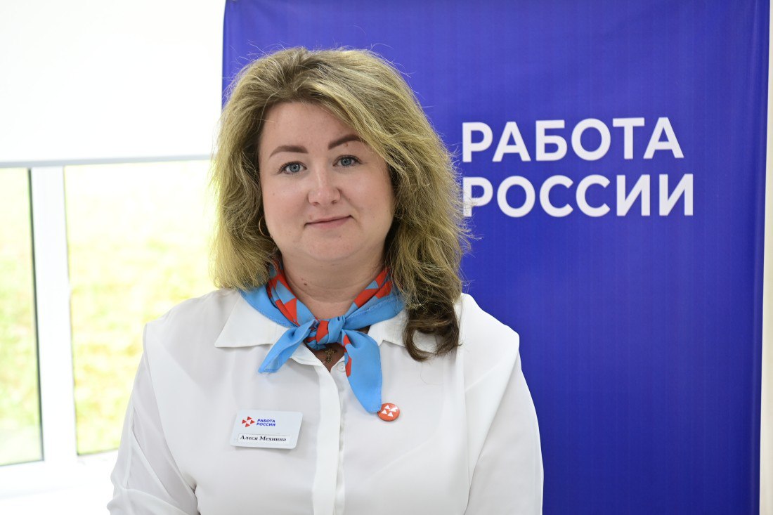Глава Карелии проверил работу модернизированного кадрового центра в Лахденпохье  В ходе рабочей поездки в Лахденпохский район Артур Парфенчиков проверил работу комплексного модернизированного кадрового центра.  В 2024 году Республика Карелия в числе 12-ти пилотных регионов приняла участие в проекте комплексной модернизации службы занятости населения по нацпроекту «Демография». В 13-ти кадровых центрах, в том числе в Лахденпохском, был выполнен текущий ремонт, в 2-х кадровых центрах – Сортавала и Лоухи – капитальные ремонты. Все кадровые центры приведены их к единому фирменному стилю «Работа России», полностью поменялись подходы в работе с соискателями. Клиентоцентричность и ориентированность на результат стали основными принципами работы обновленных кадровых центров.  Подробнее - по ссылке